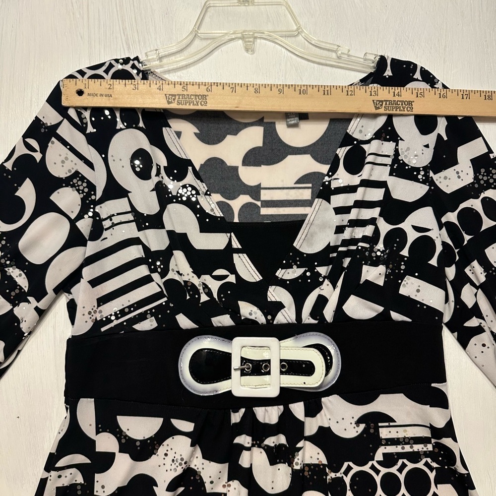 NY Collection Tunic Top M Black White Geometric Belted Empire Waist Retro Mod - Picture 3 of 9